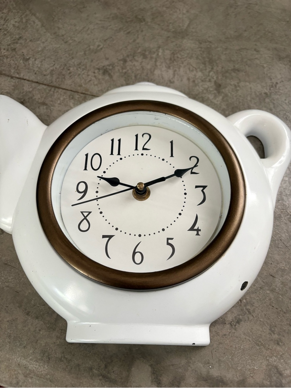 vintage teapot clock styled with a glossy white finish to look like ceramic. - Picture 6 of 10
